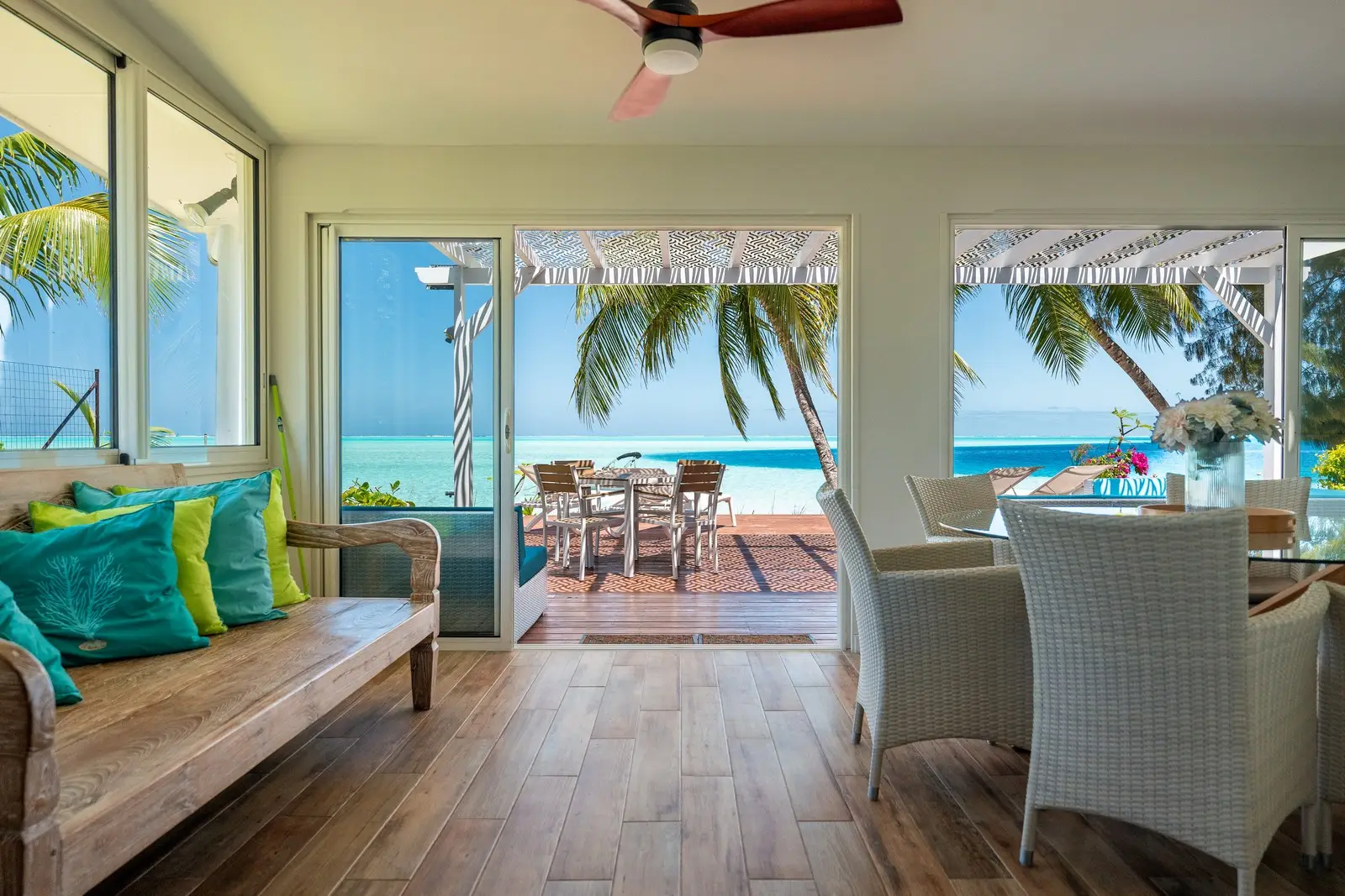 living-room-ouma-villa-bora-bora0001