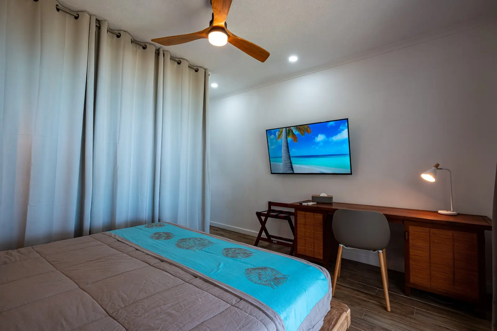 master-bedroom-ouma-villa-bora-bora0008-01