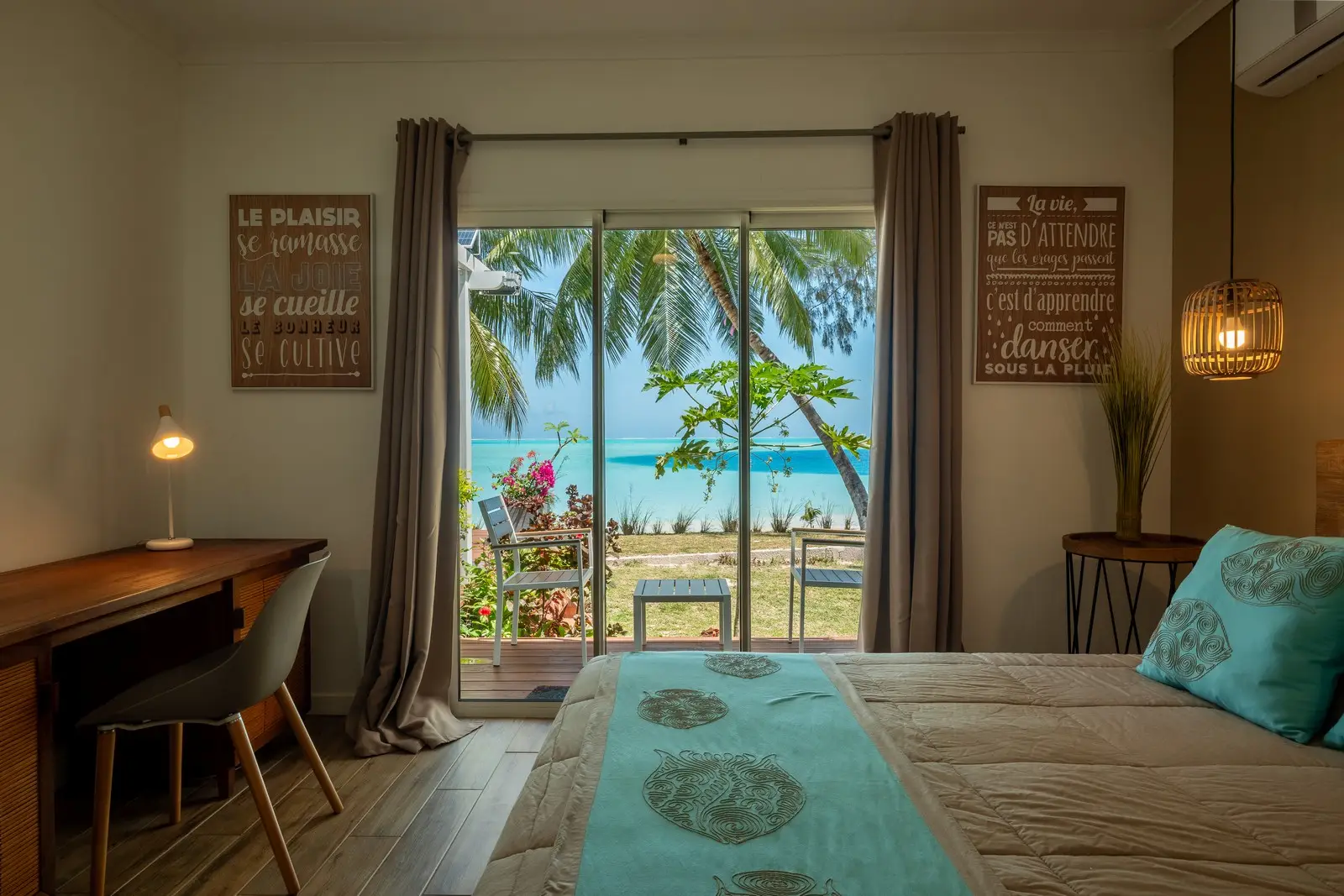 master-bedroom-ouma-villa-bora-bora0012-01